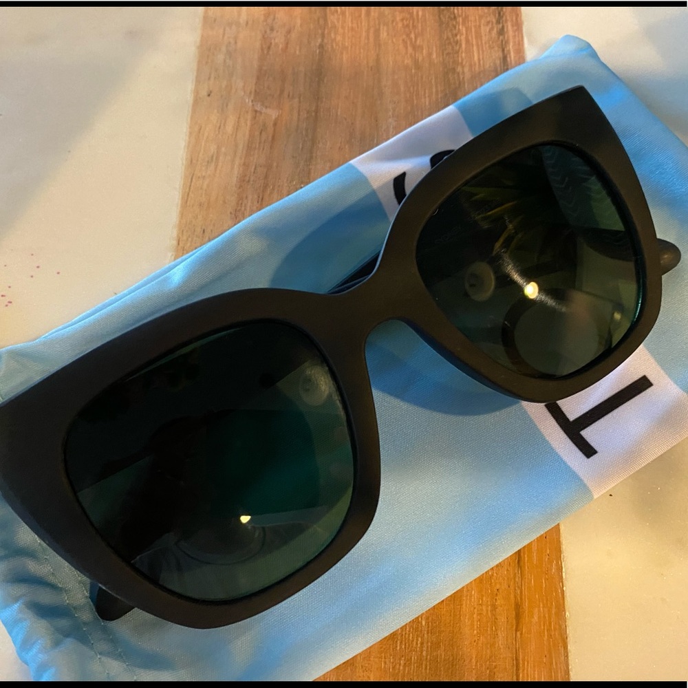 NWOT TOMS Sydney Sunglasses